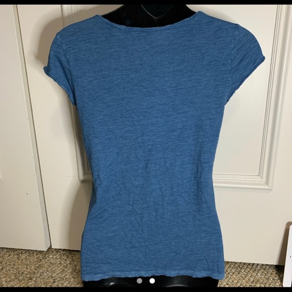 GUESS Ladies T-Shirt Preloved Size Small - Picture 2 of 2